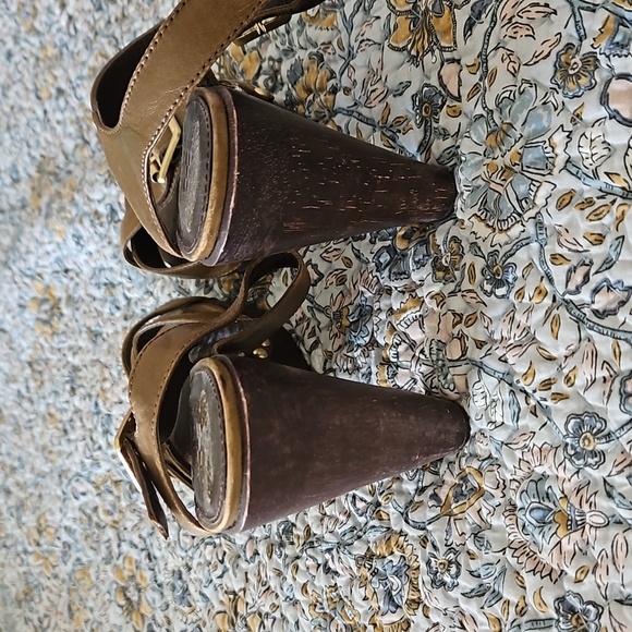 Vince Camuto Sandals - Picture 4 of 6